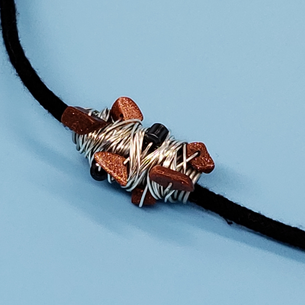 Chaos Focal Bead Necklace - Picture 3 of 10